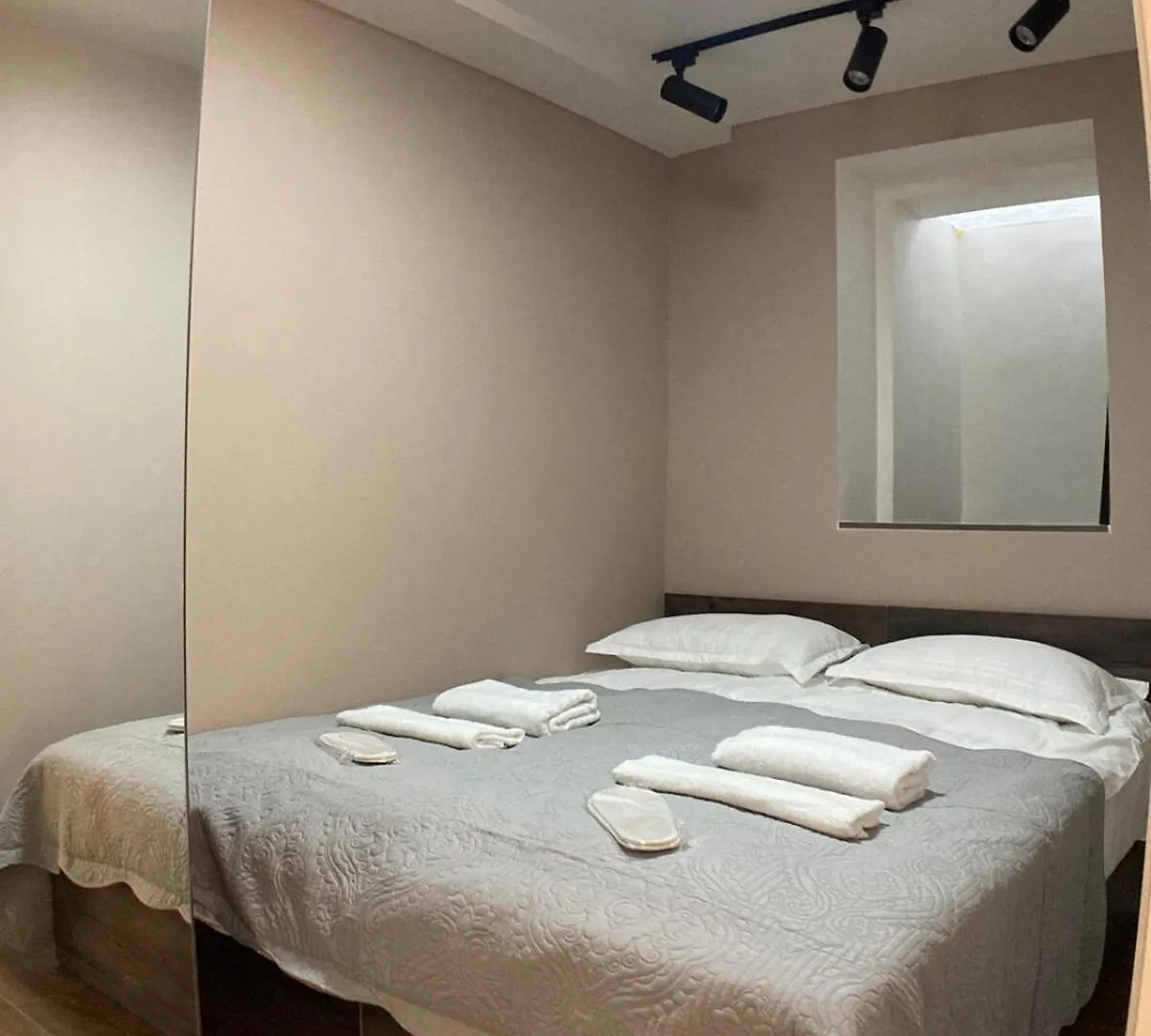 A Cozy And Comfortable Semi-Basement Apartment Tbilisi 0*,  Georgien