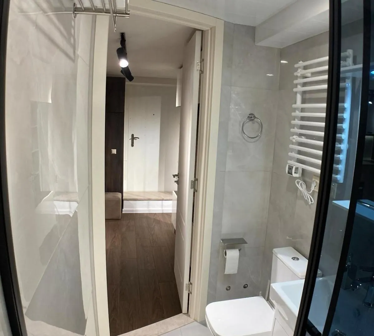 A Cozy And Comfortable Semi-Basement Apartment Tbilisi