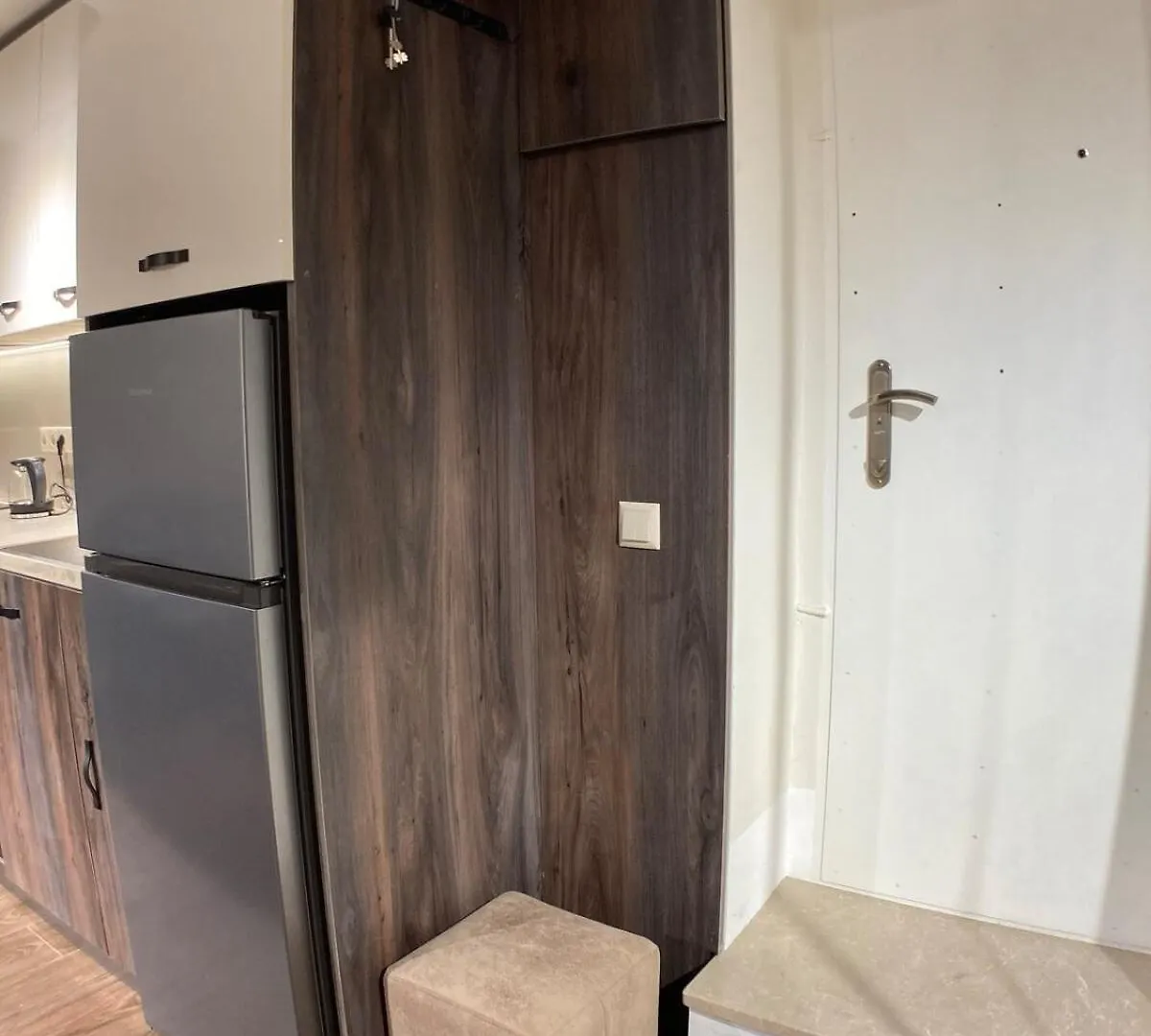 A Cozy And Comfortable Semi-Basement Apartment Tbilisi 0*,