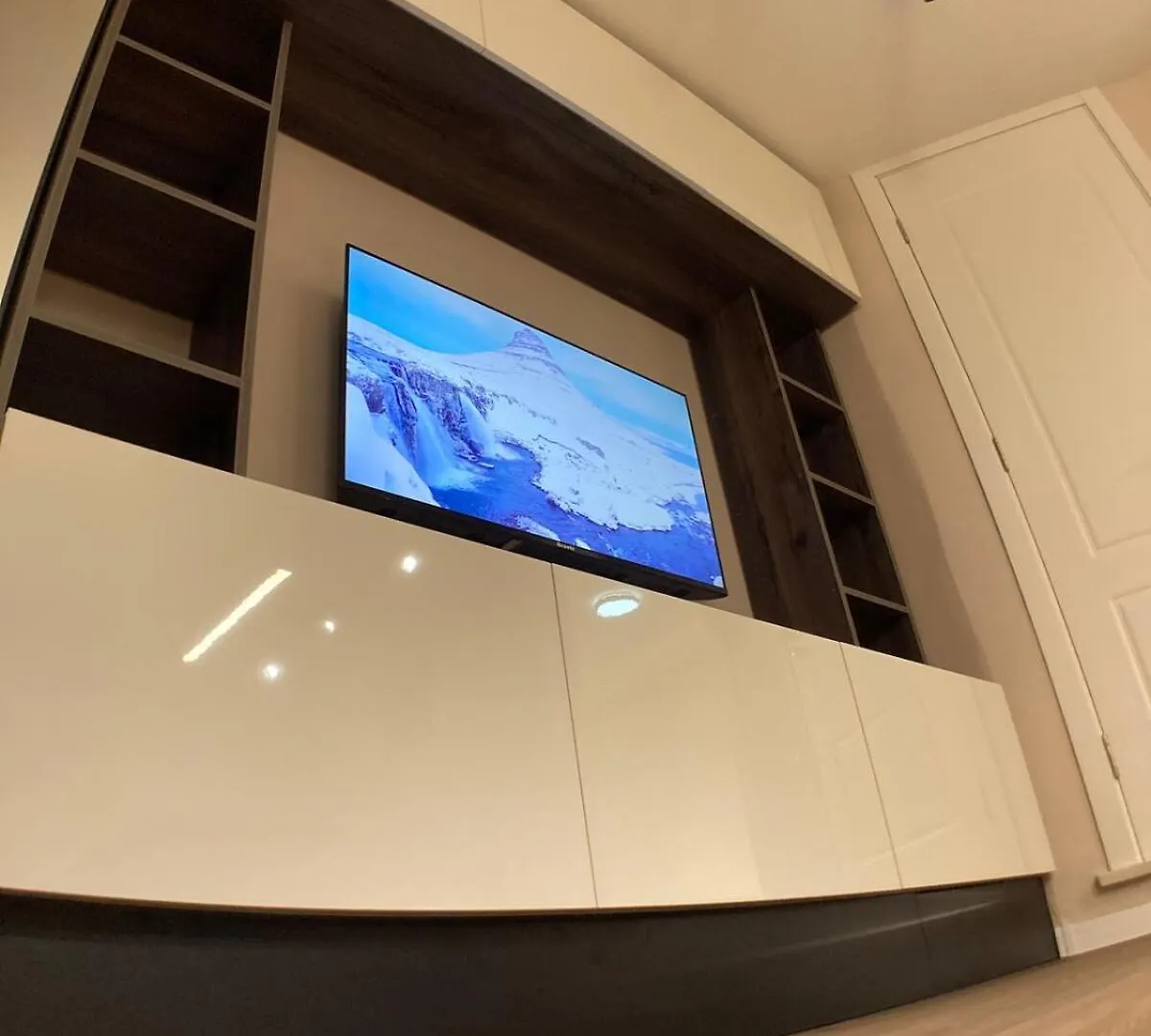 A Cozy And Comfortable Semi-Basement Apartment Tiflis Georgia