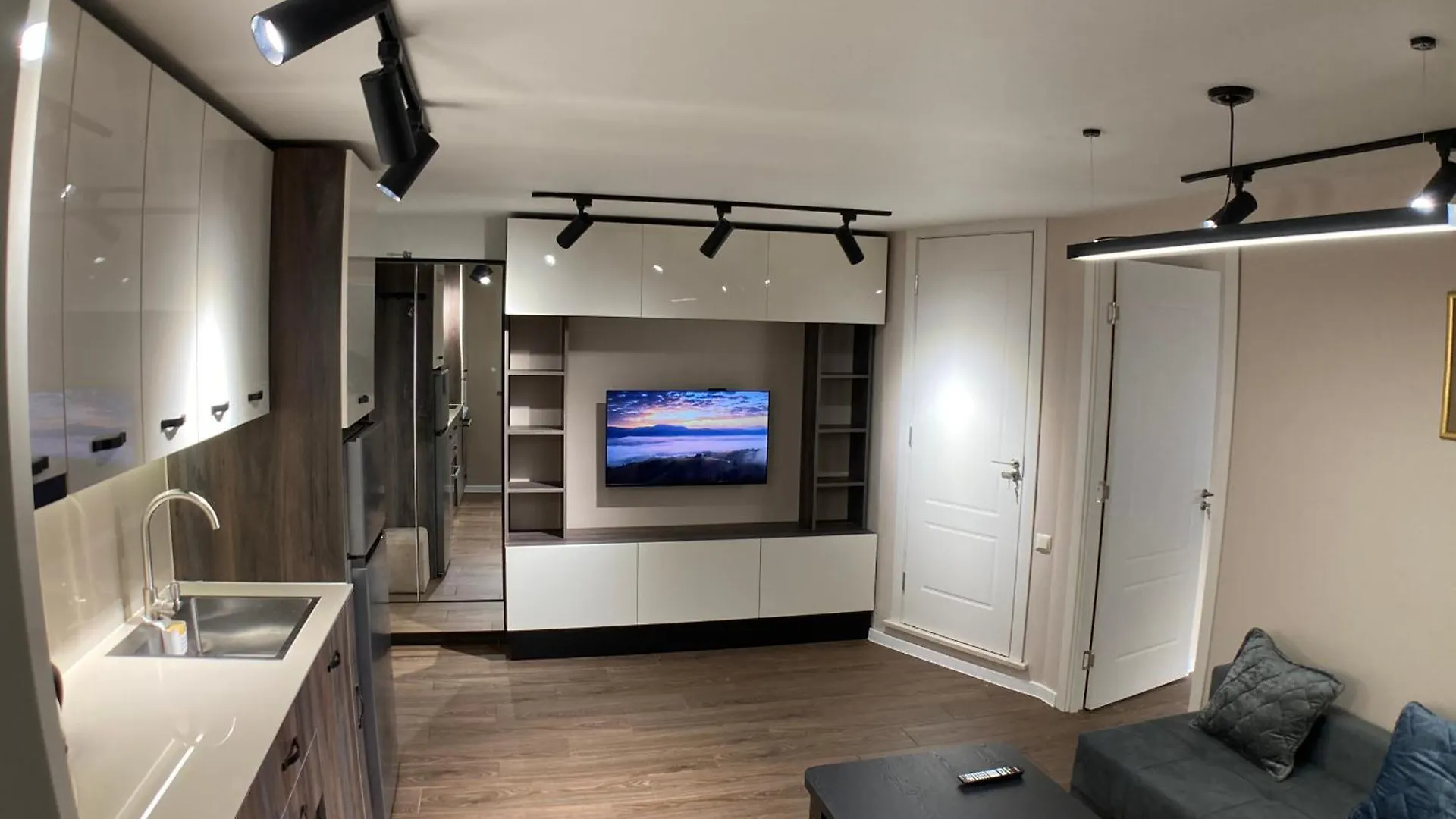 A Cozy And Comfortable Semi-Basement Apartment location