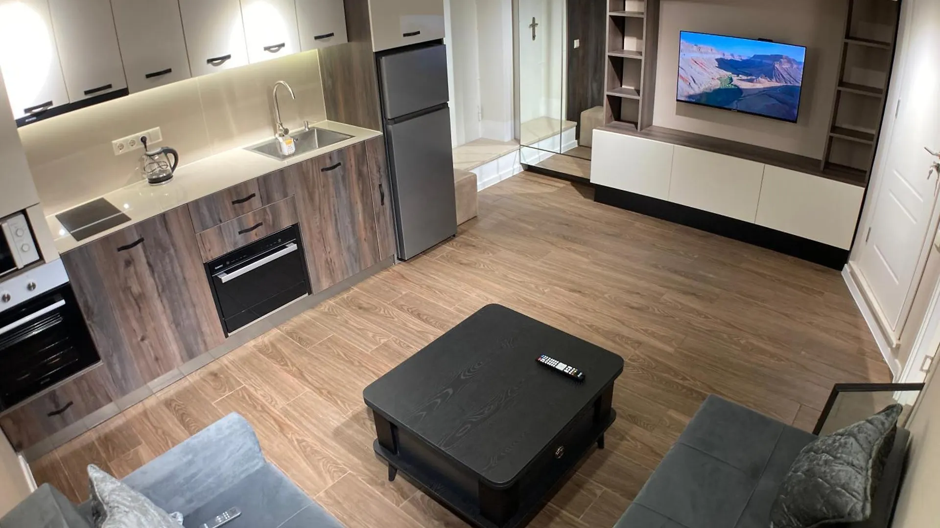 A Cozy And Comfortable Semi-Basement Apartment Tiflis